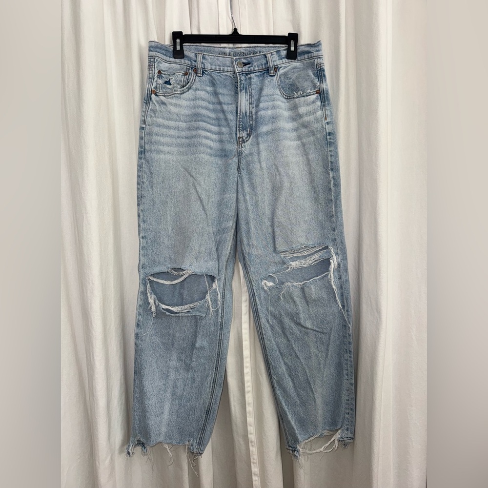 American Eagle Outfitters Light Blue Strigid Distressed Jeans